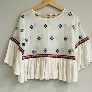Cover story white summer top in excellent condition.